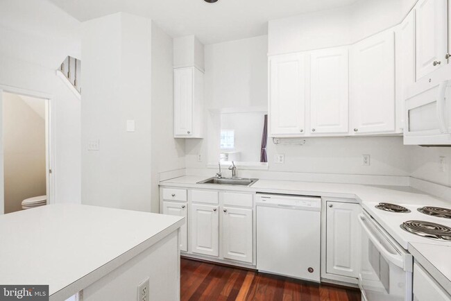 Building Photo - 7261 Calm Sunset