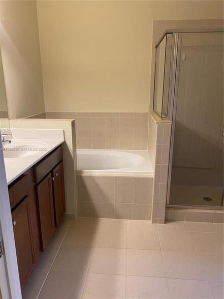 Building Photo - 9614 Waterview Way