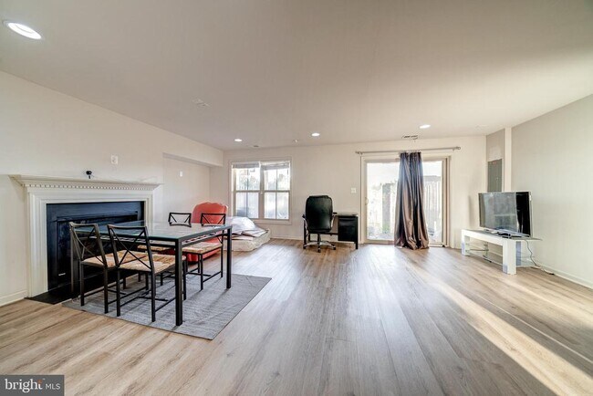 Building Photo - 23697 Sailfish Square