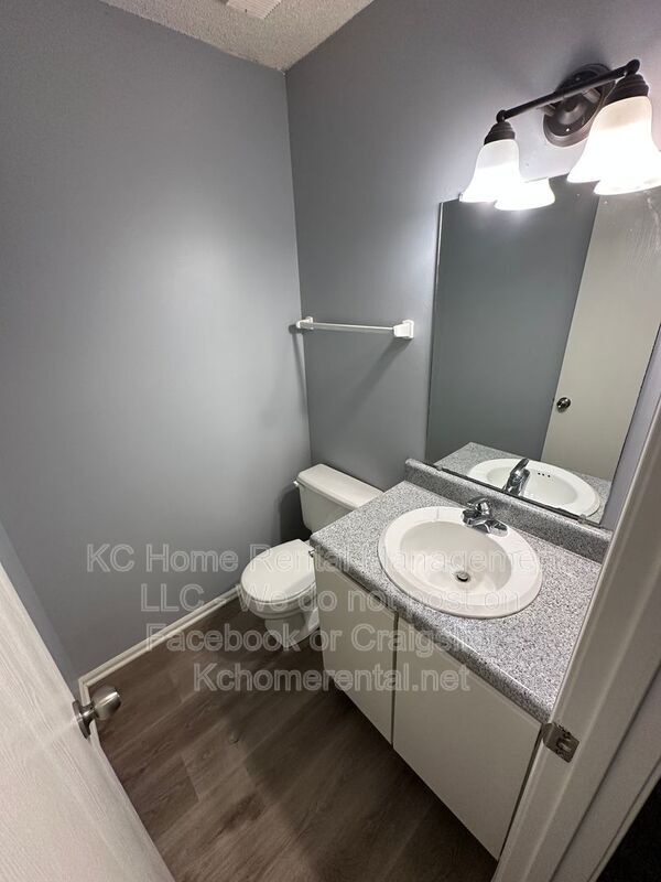 Building Photo - 9000 E 85th Pl