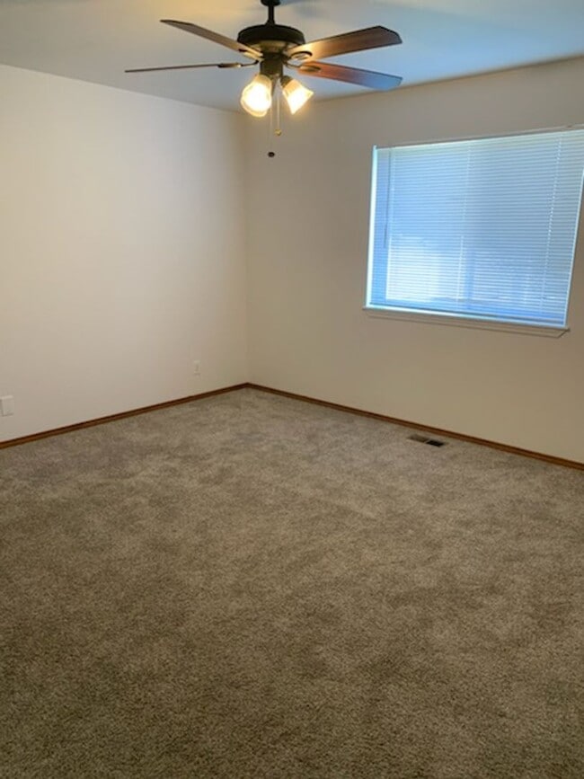 Building Photo - Beautiful home in Coeur D Alene place