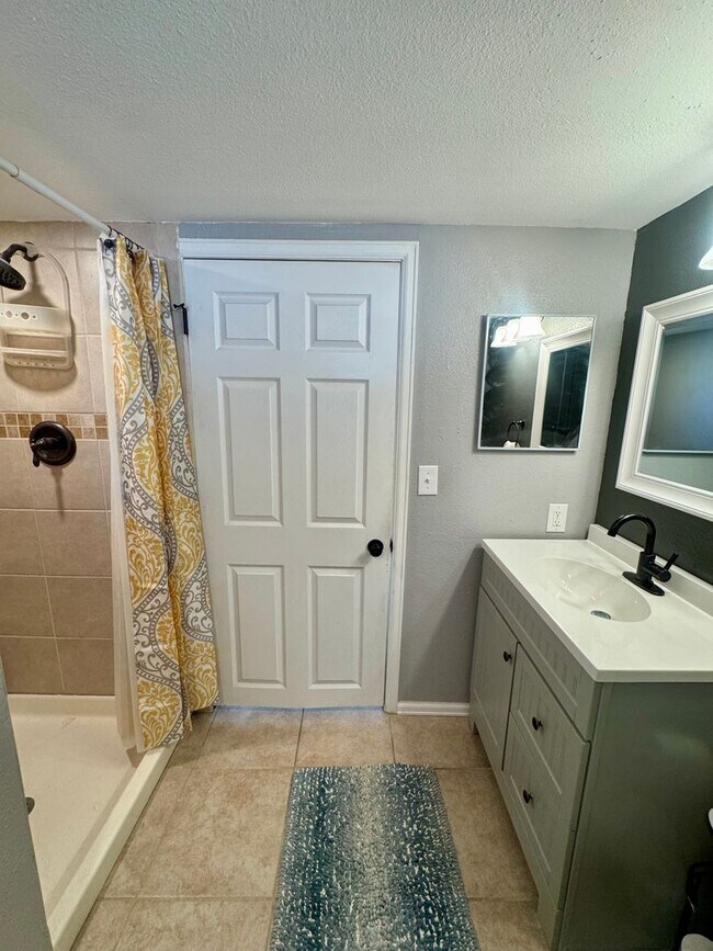 Building Photo - 4 Bedroom home in Stunning Rockrimmon