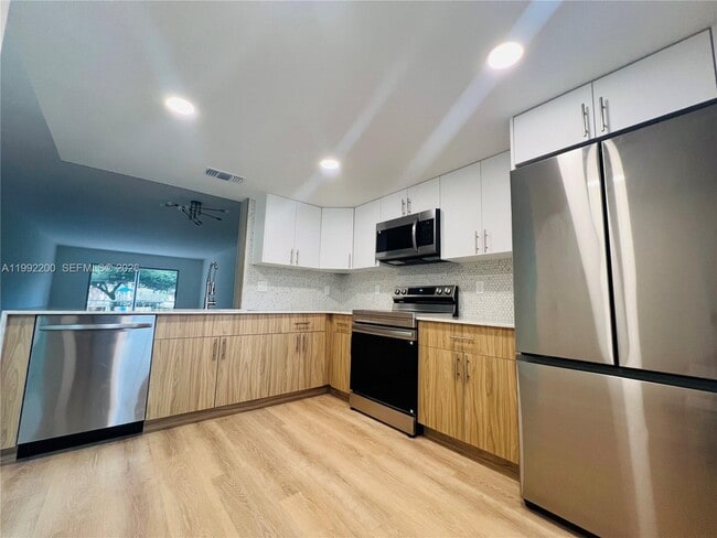 Building Photo - 2402 Antigua Cir