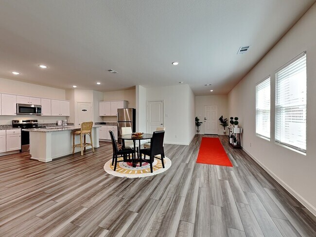 Building Photo - 14141 Emeric St