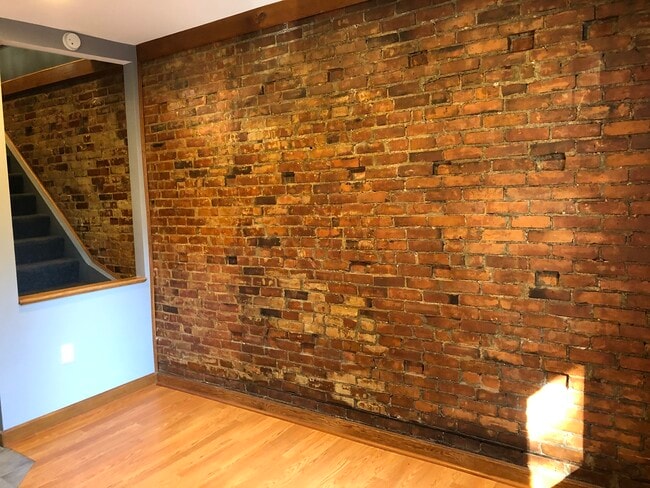 Building Photo - 39 Cottage St