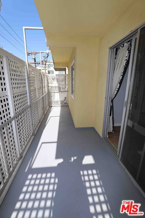 Building Photo - 1025 S Sherbourne Dr