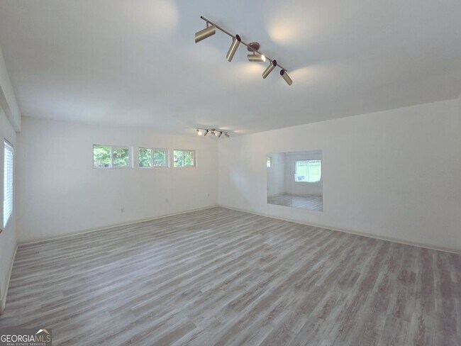 Building Photo - 2821 Meadowlark Trail NW