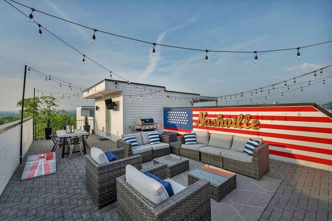 Building Photo - 2716 Delaware Ave