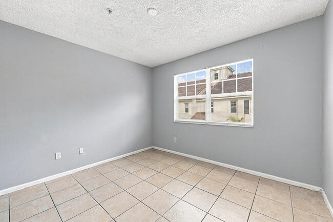 Building Photo - 5860 W Sample Rd