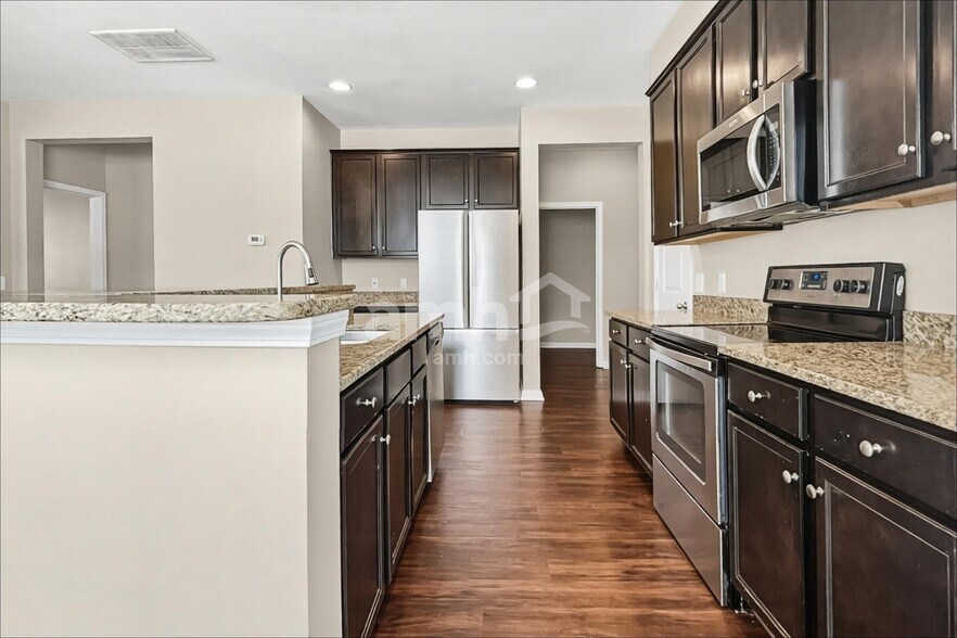 Building Photo - 112 Orleans Ct