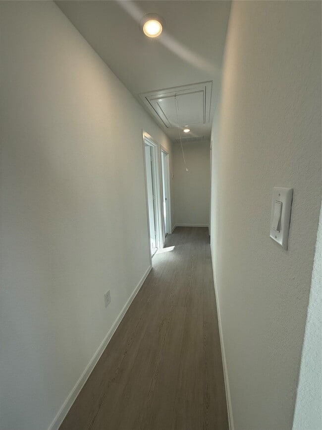 Building Photo - 1639 Golden Iris Dr