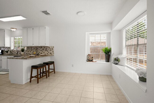 Building Photo - 10206 Jockey Club Dr