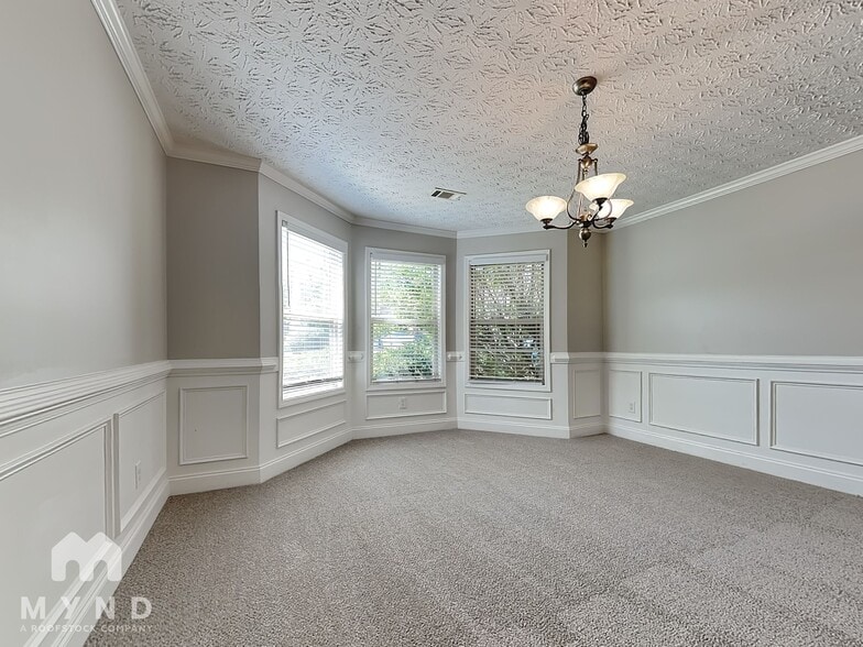 Building Photo - 111 Daisy Cir