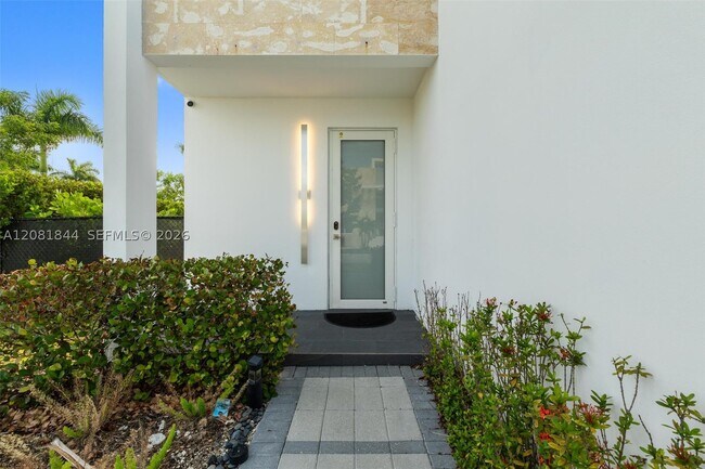 Building Photo - 6810 NW 103rd Pl