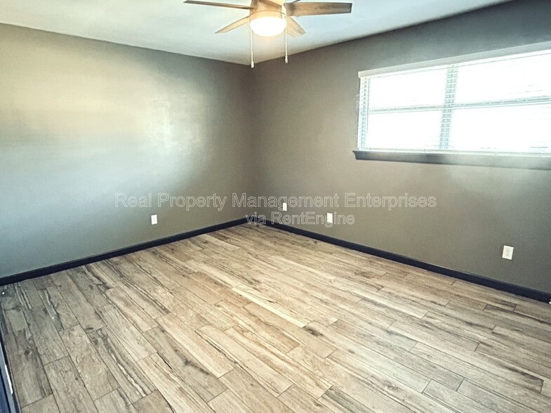 Building Photo - 2114 Allenhurst St