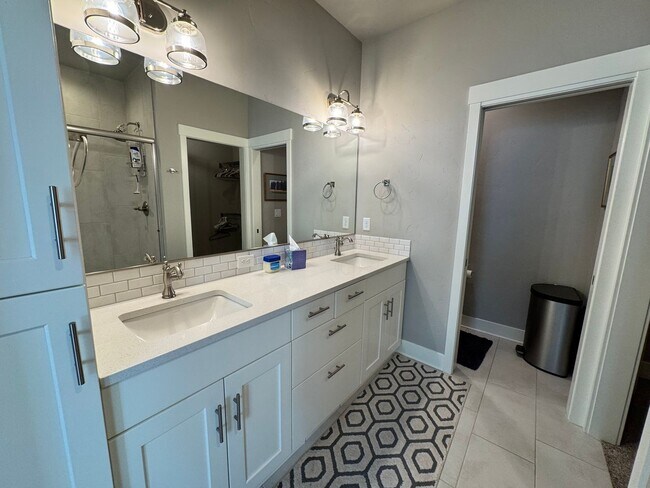 Building Photo - FOR RENT - All Inclusive Owner pays utilities - Furnished 3 bed, 2 bath NorthWest Crossing Townhome