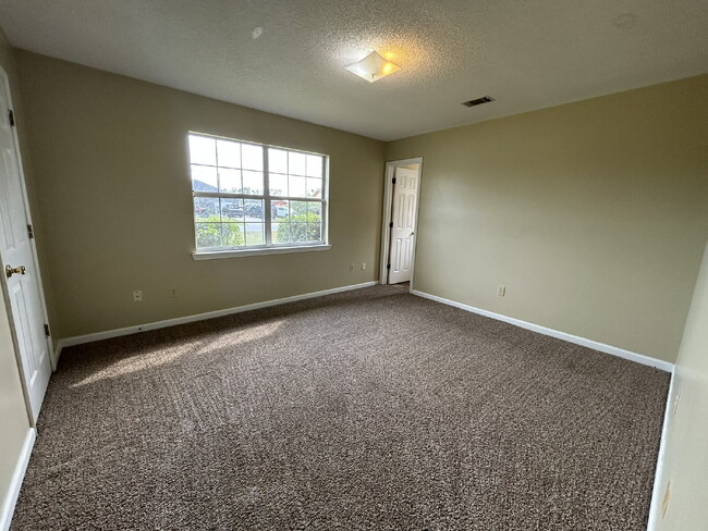 Building Photo - Home For Rent
