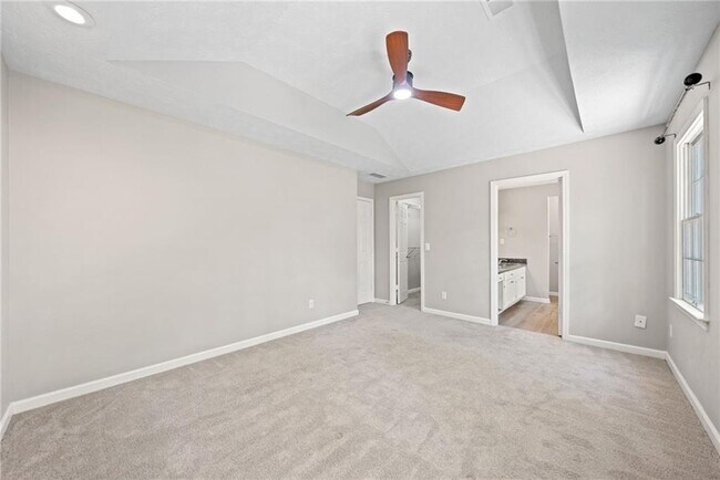 Building Photo - 5590 Princeton Oaks Dr