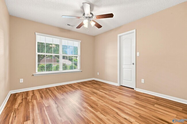 Building Photo - 161 Alderwood Dr