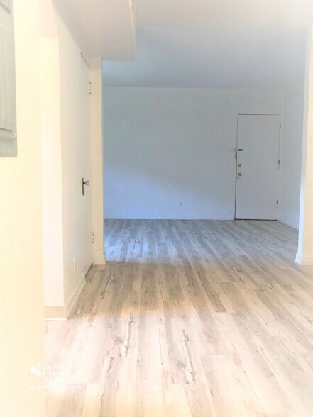 Building Photo - 5712 Phillips Ave