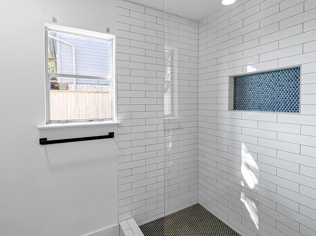 Building Photo - 1306 Briarmead Dr