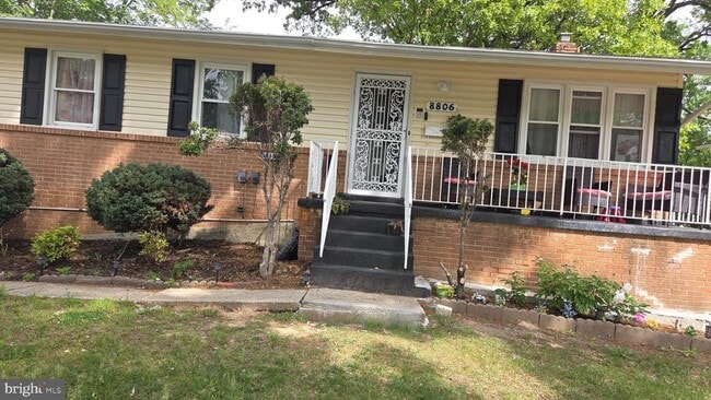 Building Photo - 8806 Braeside Dr