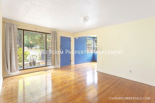 Building Photo - 8414 N Peninsular Ave