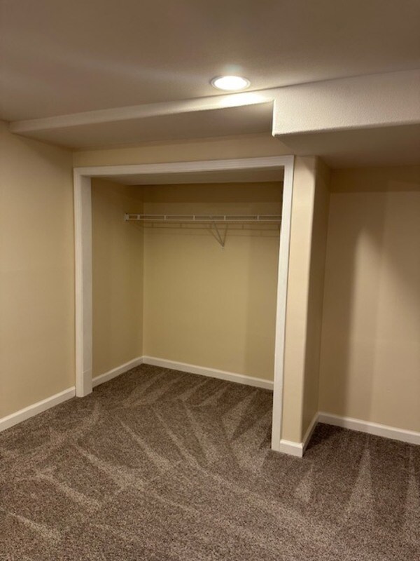 Building Photo - 305 SE 2 St