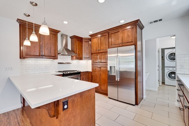 Building Photo - 1940's Quaint 2 Bedroom Single Story Home off of Hedding Street with Modern Amenities & Great Bac...