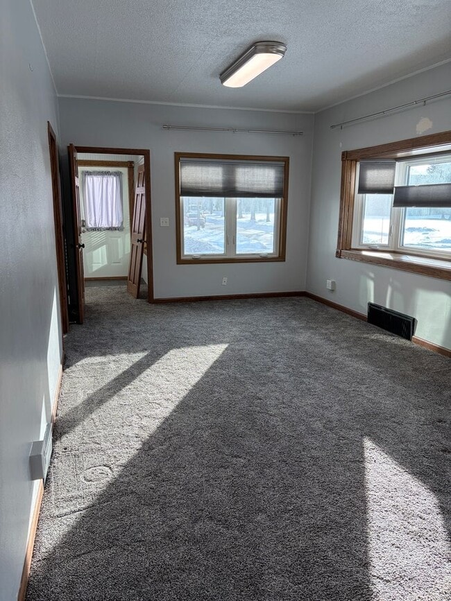 Building Photo - 1524 5th Ave N