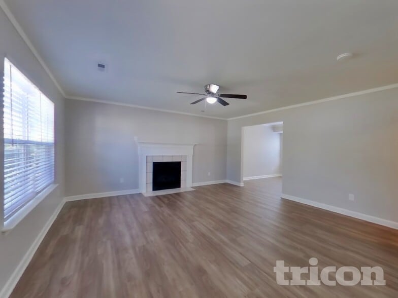 Building Photo - 3933 Far West Dr