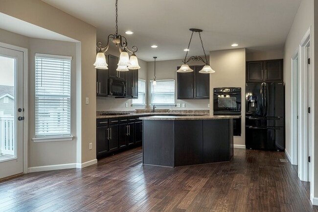 Building Photo - 6016 Blake Thomas Dr