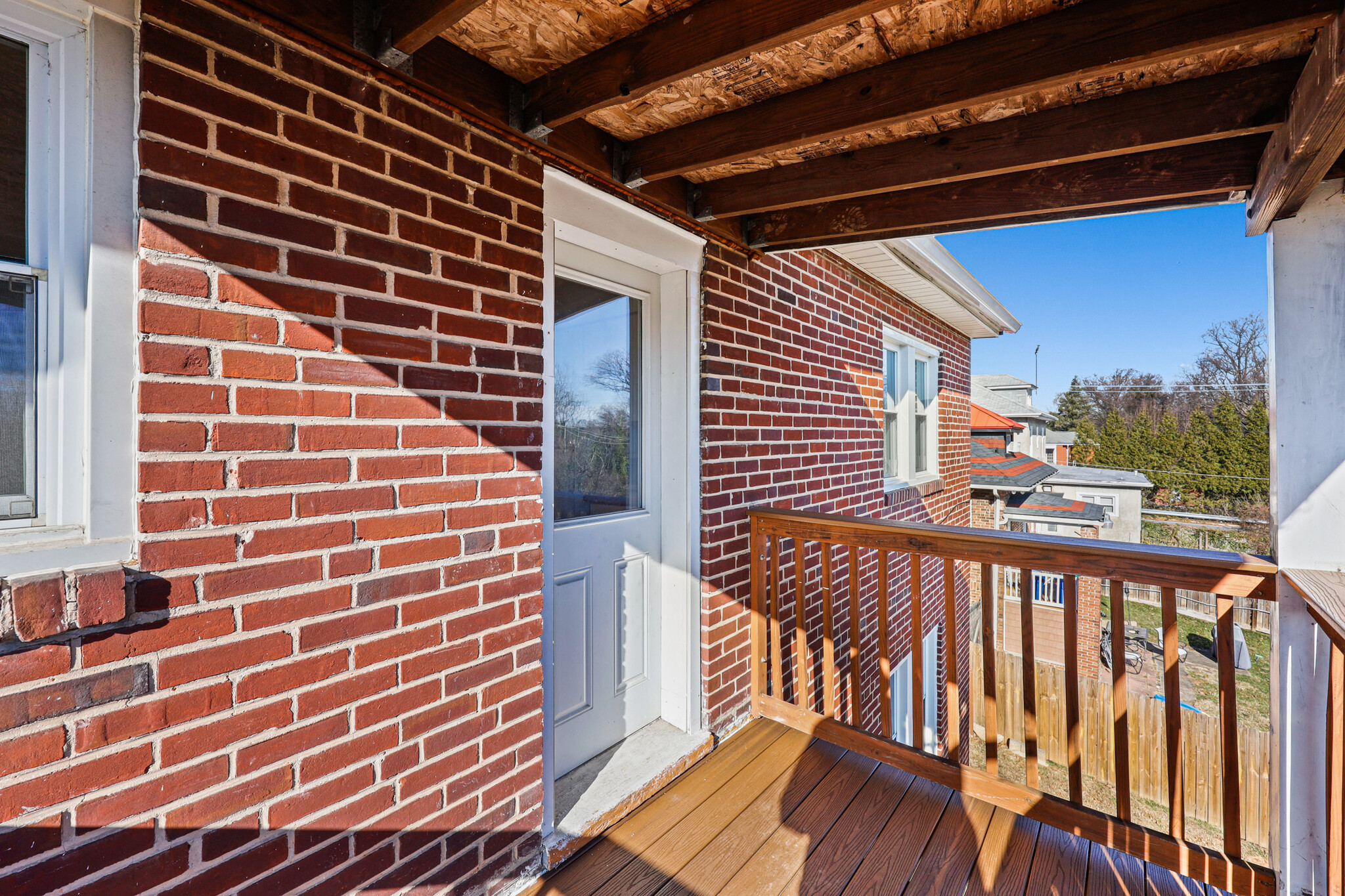 Private balcony - 5107 Leeds Ave