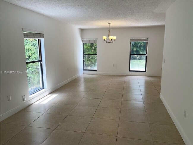 Building Photo - 401 Majorca Ave