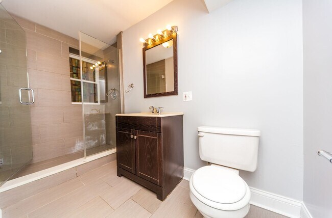 Building Photo - Spacious 1 Bed 1 Bath in the Andersonville area