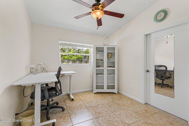 Building Photo - 251 Avenida De La Vista