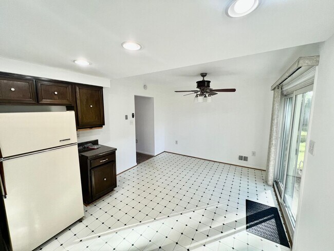 Building Photo - Fantastic 3 Bed 2 Bath Home Sitting On A Spacious Lot In Beautiful Kingston Chase