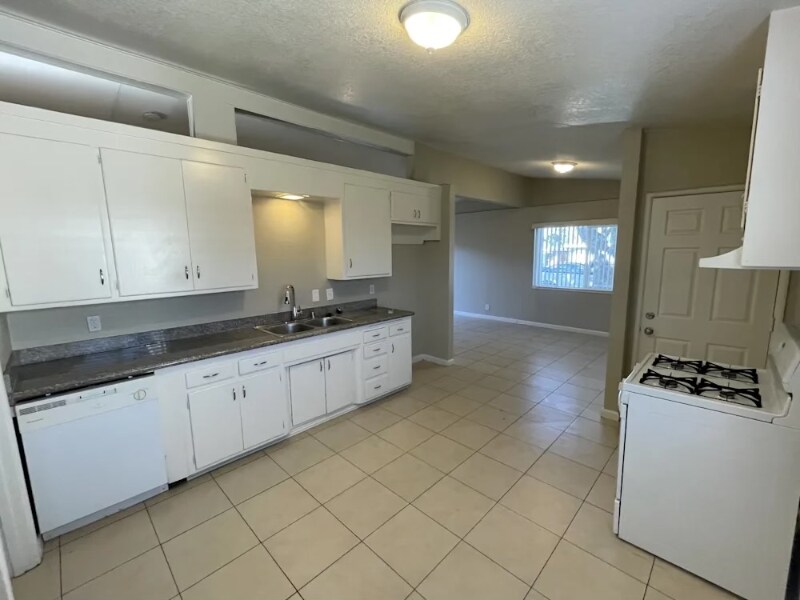 Building Photo - 12 Bryan Ave