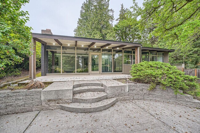 Building Photo - 4Bd/3.5Ba Medina House