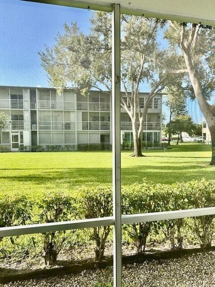 Building Photo - 212 Suffolk F