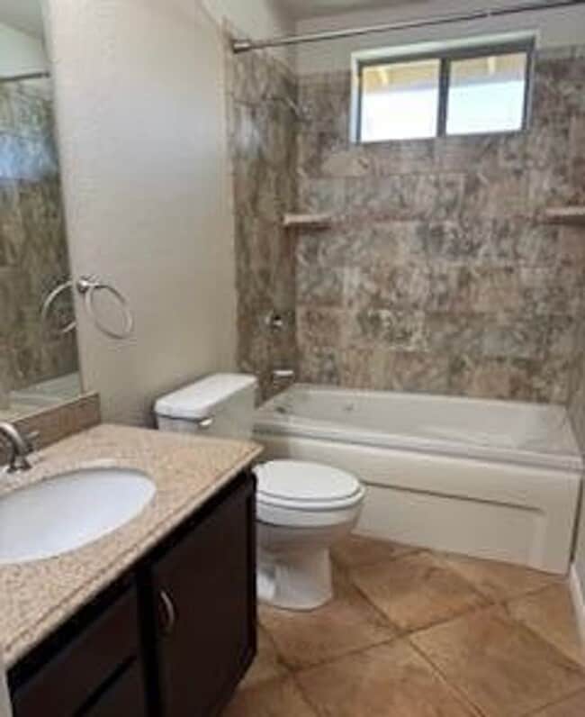 Building Photo - 2 Bedroom 2 Bath in Skyline Estates Contact Property Pros Property Management