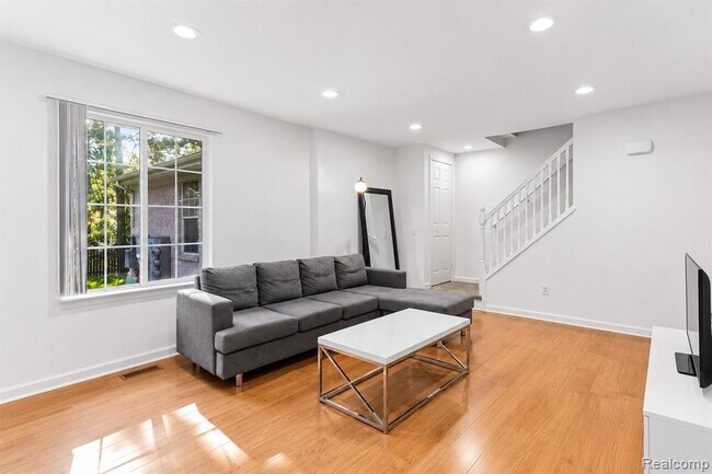 Building Photo - 47086 Auburn Ct