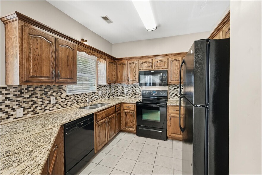 Building Photo - 1001 High Ridge Dr N