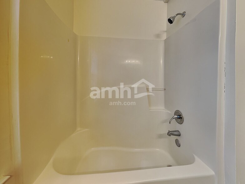 Building Photo - 1617 Oak Knoll Ln