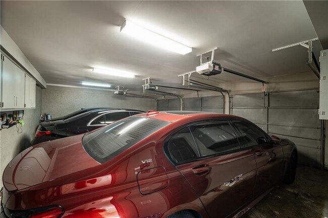 Building Photo - 5041 Towne Lake Hill N