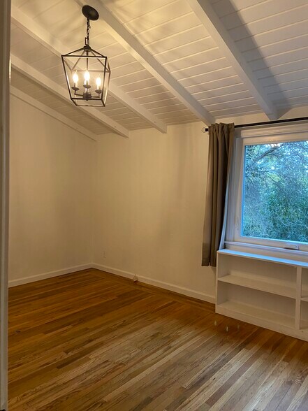 Building Photo - 16320 Ridgecrest Ave