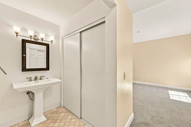 Building Photo - 3836 Creststone Pl