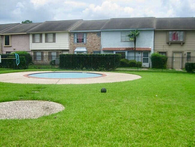 Building Photo - 7051 Chasewood Dr