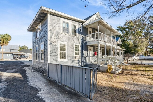 Building Photo - Classic 2 bedroom, 1 bathroom house apartment in Eustis.