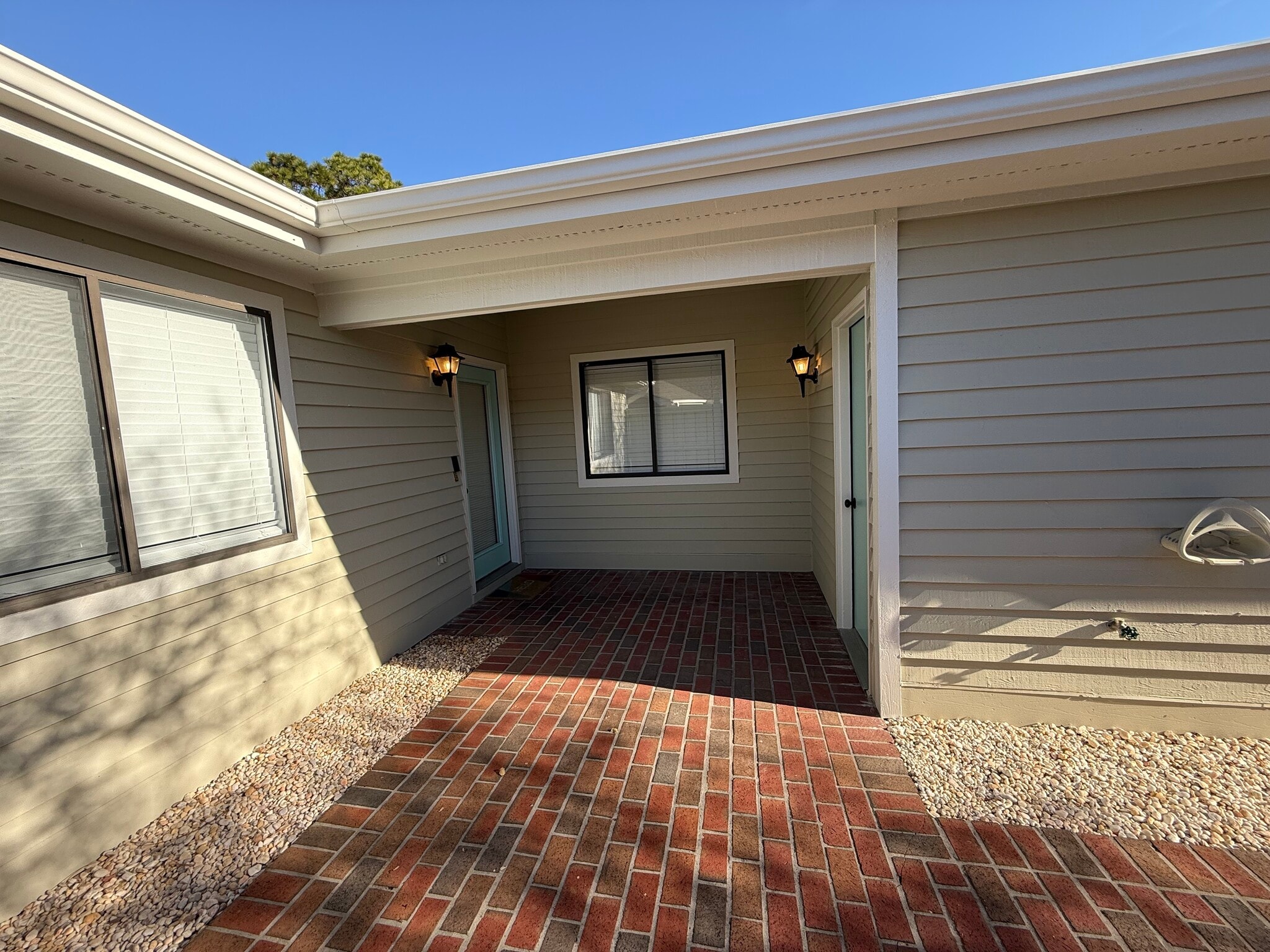 Building Photo - 5935 Inland Greens Dr